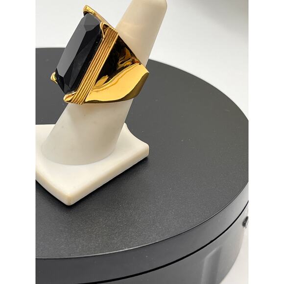 Trina Turk Large Blue Rectangle Bezel Glass Gold Tone Ring Sz 7.25 - Picture 8 of 10